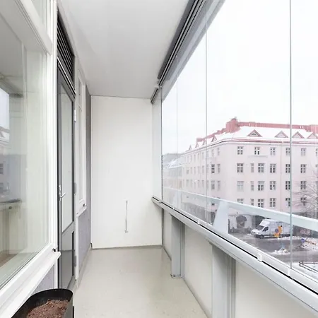Lägenhet Bright With Balcony Helsingfors